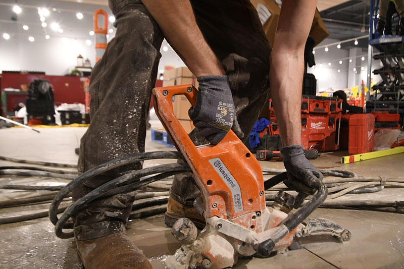 Hydraulic chain and ring sawing for precise concrete cutting